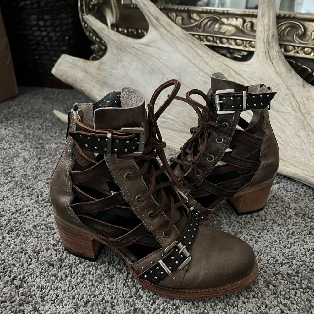 Freebird Original Cheyenne in Stone size 7